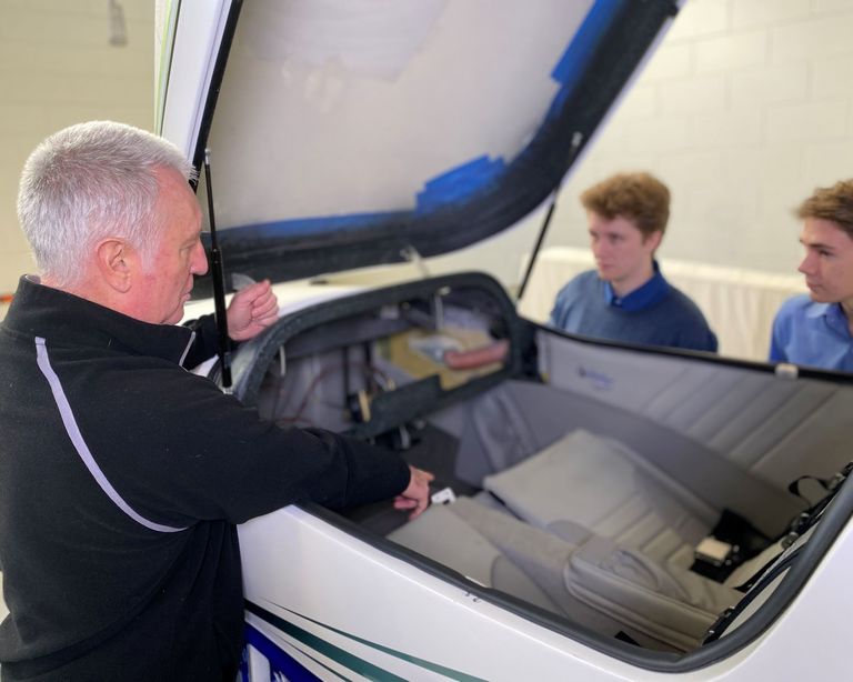 Dave inspecting Arion with student engineers web