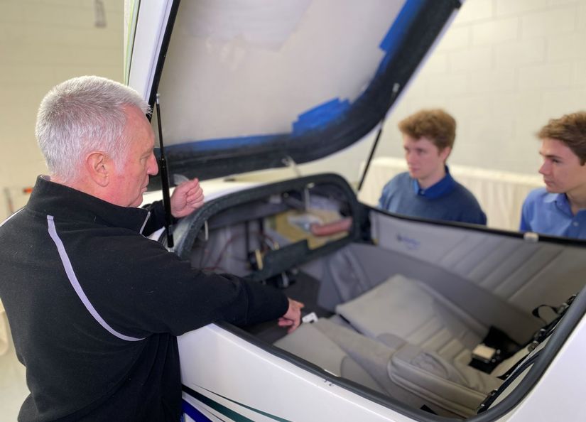 Dave inspecting Arion with student engineers web